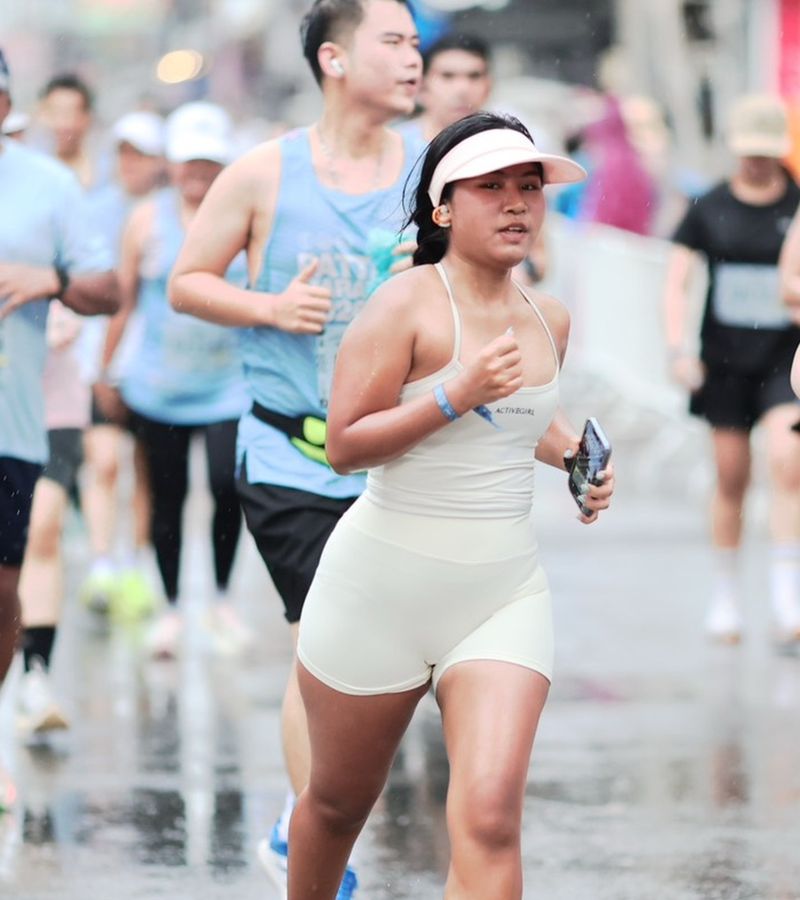 Runner pushing through the rain on the marathon course